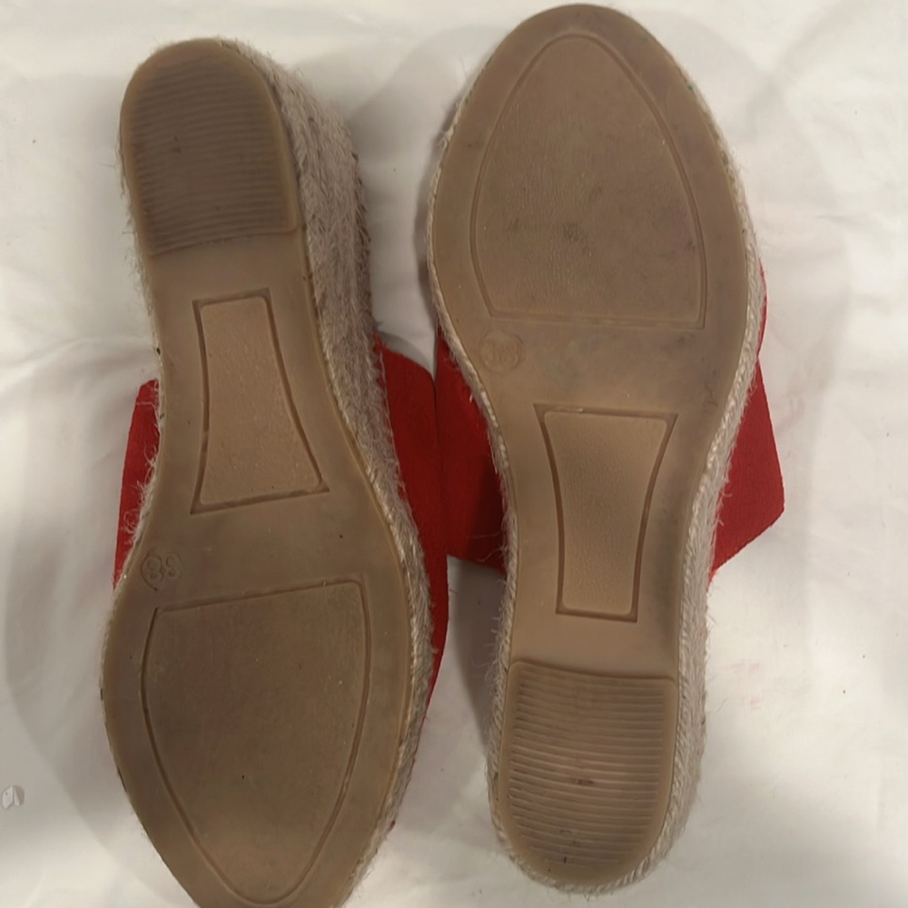 Jutelia Women's Red Suede Slip-On Shoe.🆕 - Picture 4 of 8